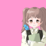 青い鳥を肩に乗せた女の子